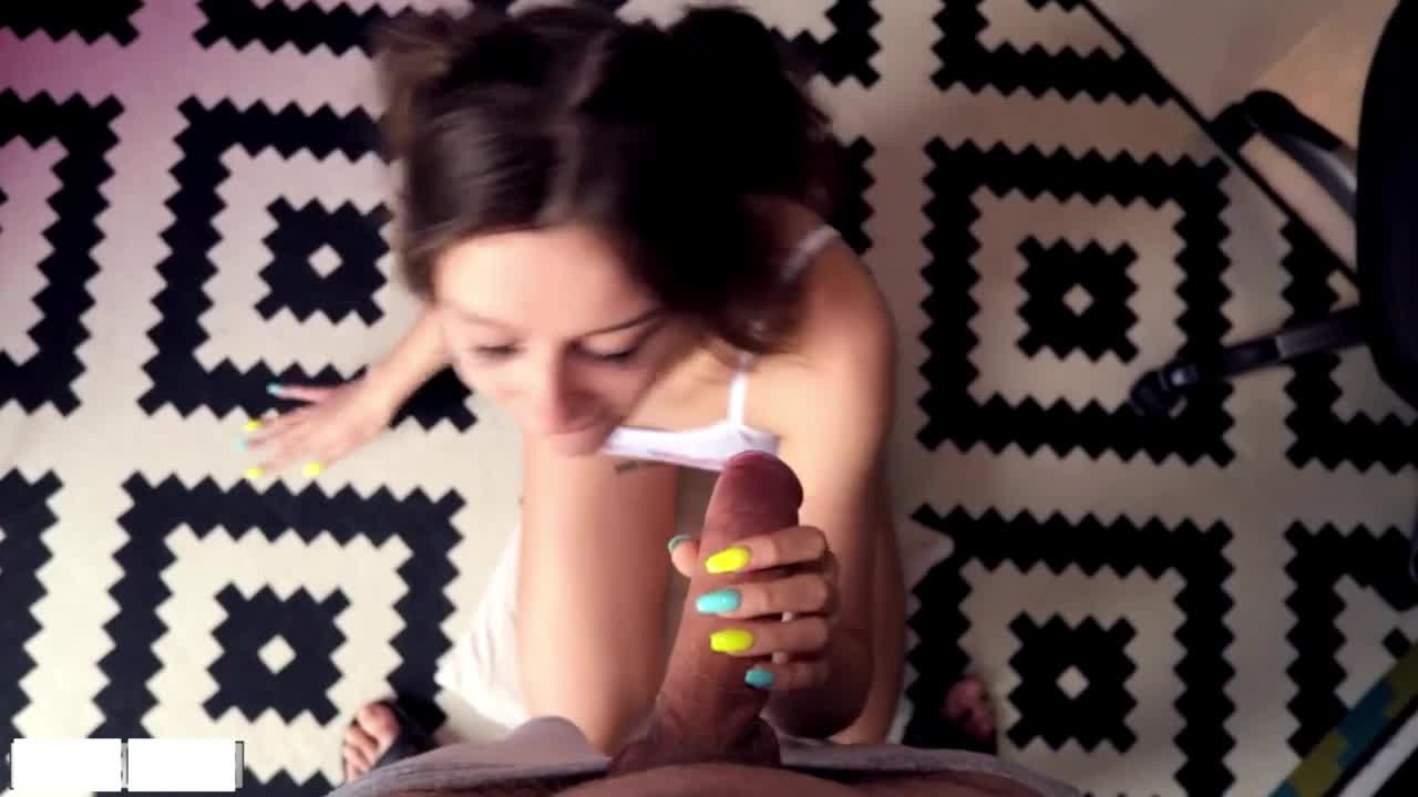 လော်လီပေါ့ထက် ပုလွေကို ပိုကြိုက်တဲ့ ကောင်မလေး